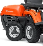 Husqvarna Frontmäher R 112C mit Mähdeck Combi 85 – Winterpaket mit Schneeschild, Gummileiste und Schneeketten – Modell 2023