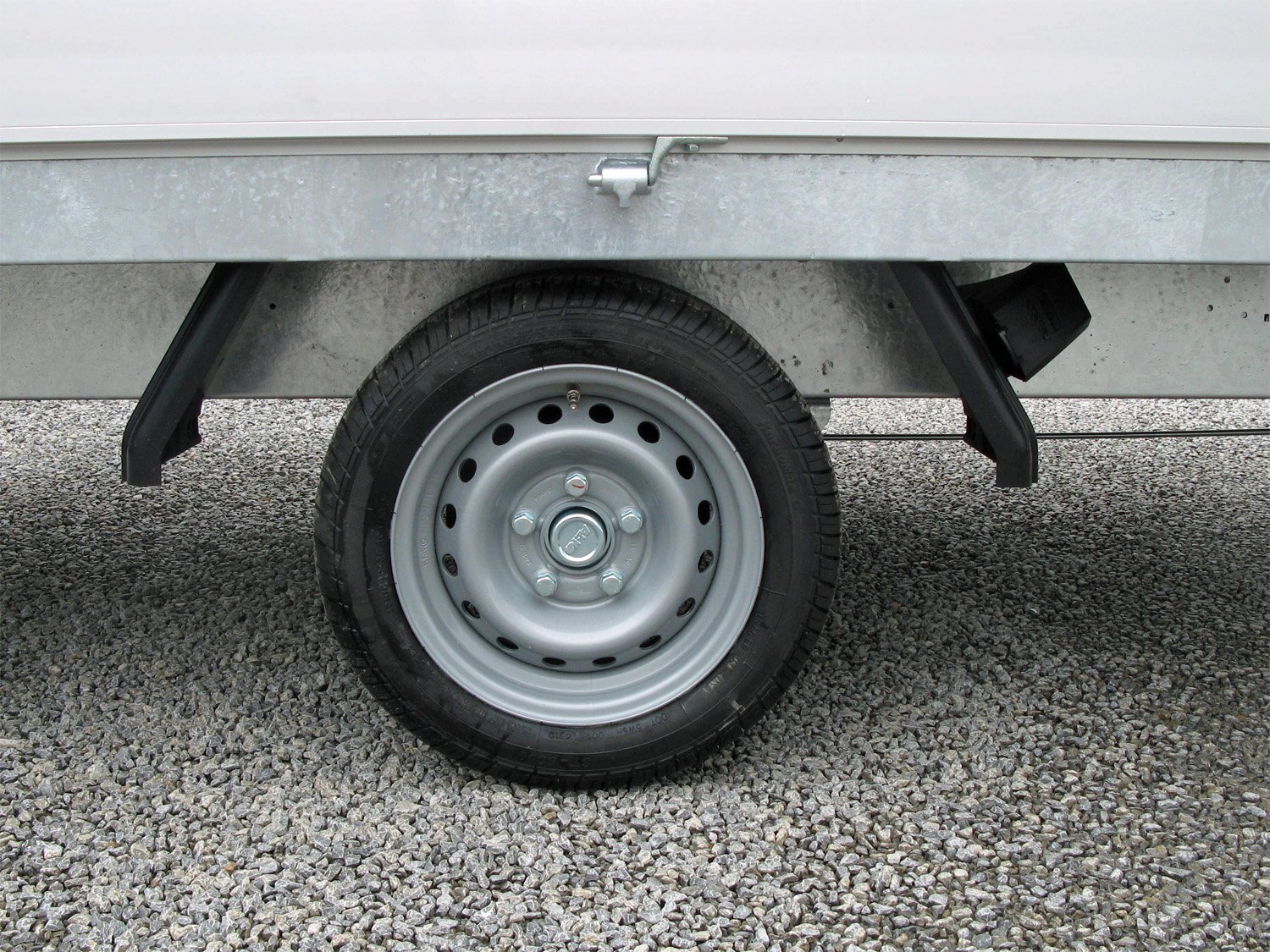 Hapert Azure H-1 – 1800 – 2800 x 1800 – niedriges Fahrwerk – 100 km/h