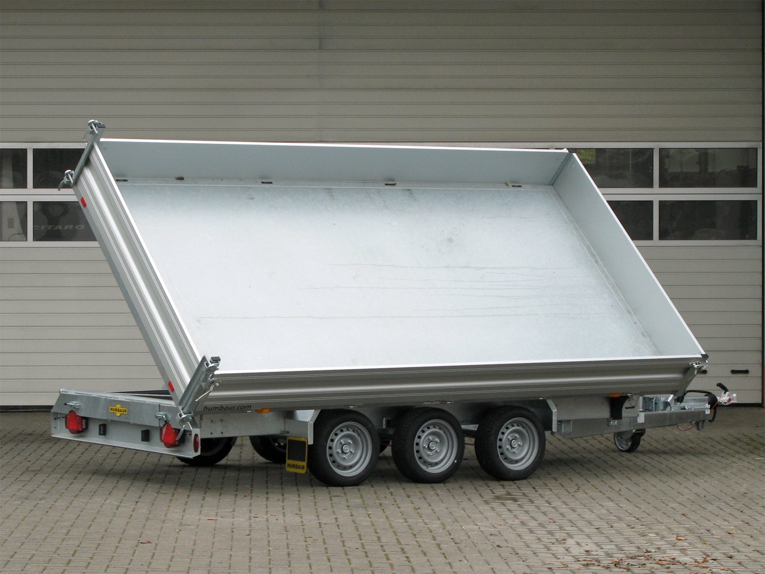 Humbaur HTK 3500.41 ALU Tridem 3 Achser mit E-Pumpe