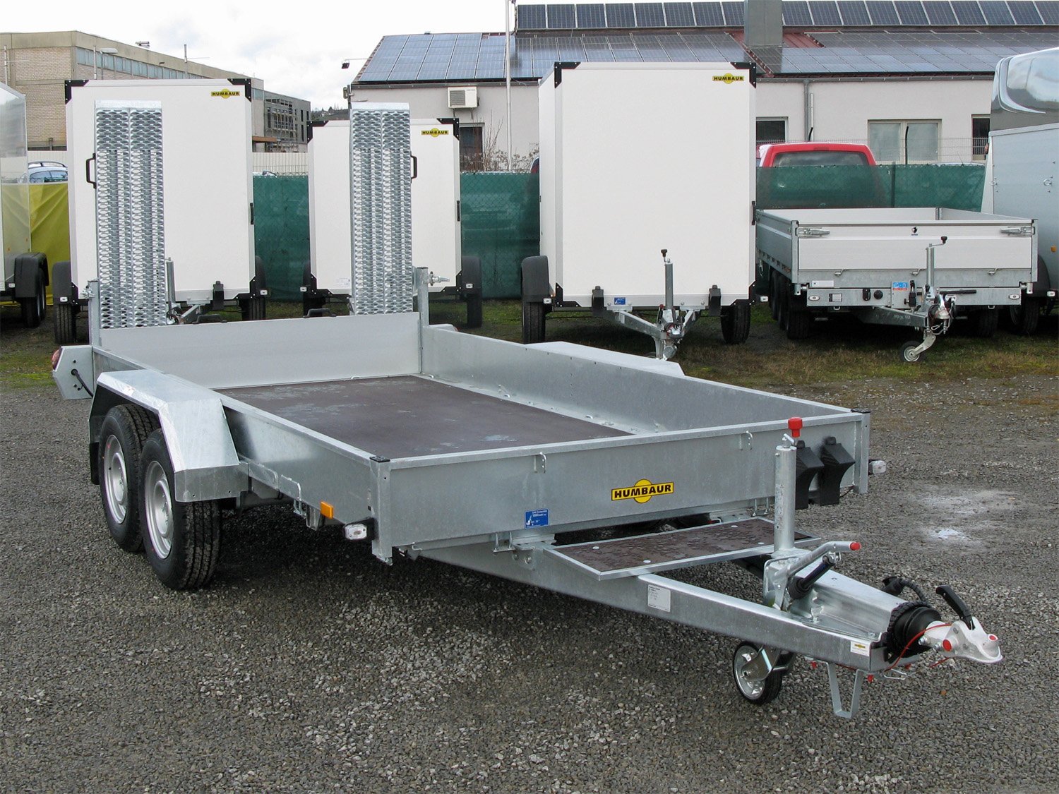 Humbaur HS303016 – 12 Zurringe, Stahlrampen stehend