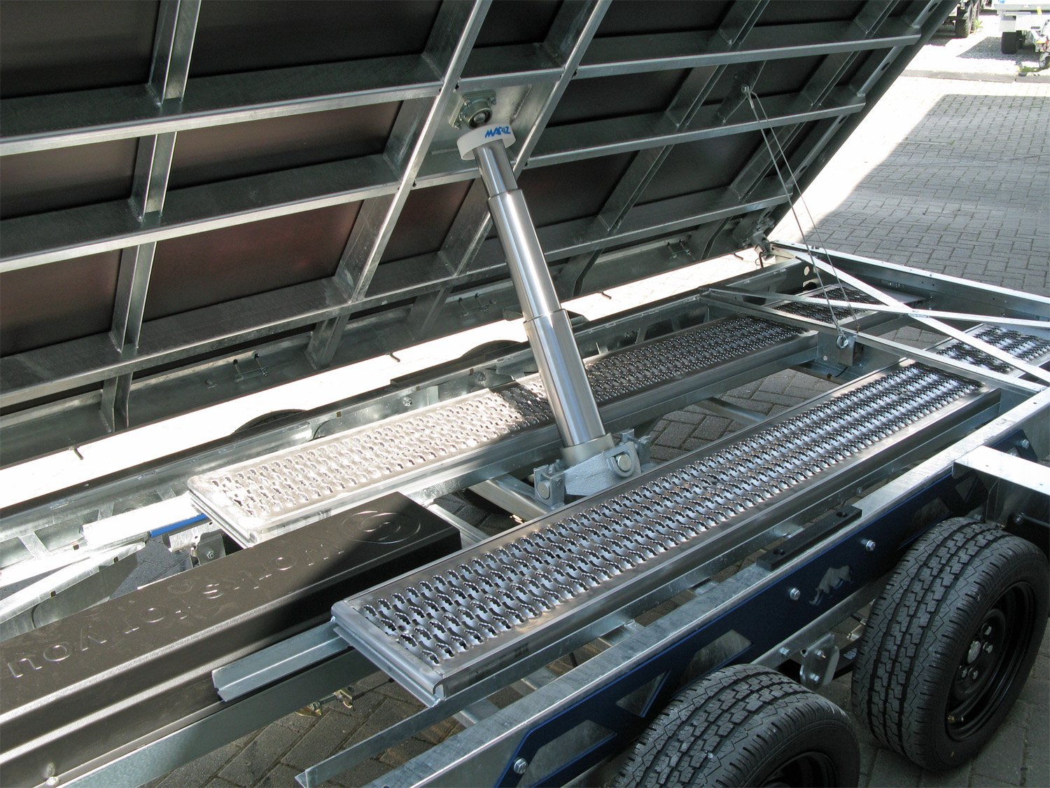 Saris K3 356 184 3500 2 HD E Profi Heavy Duty Rampen, Stützen, Nothandpumpe